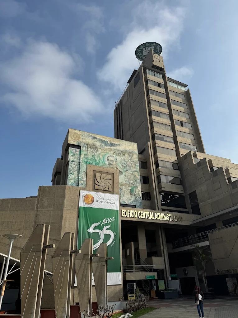 Exterior de la Universidad Ricardo Palma